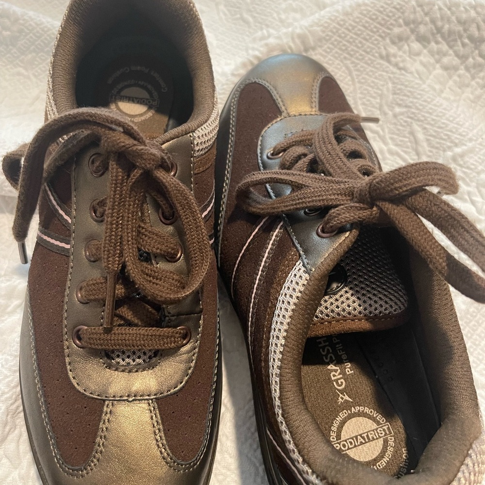 Brown and Gold Leather Grasshoppers Pure Fit Premium Sz 6.5M New without tags